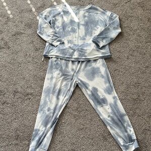 Cozy Tie-Dye Women's Pajama Set - Blue and White